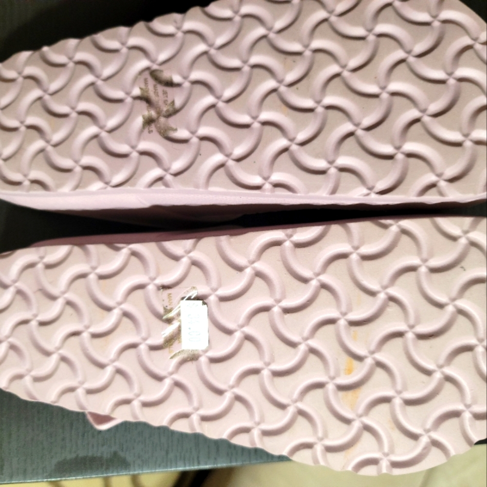 Mauve thong sandals size 8